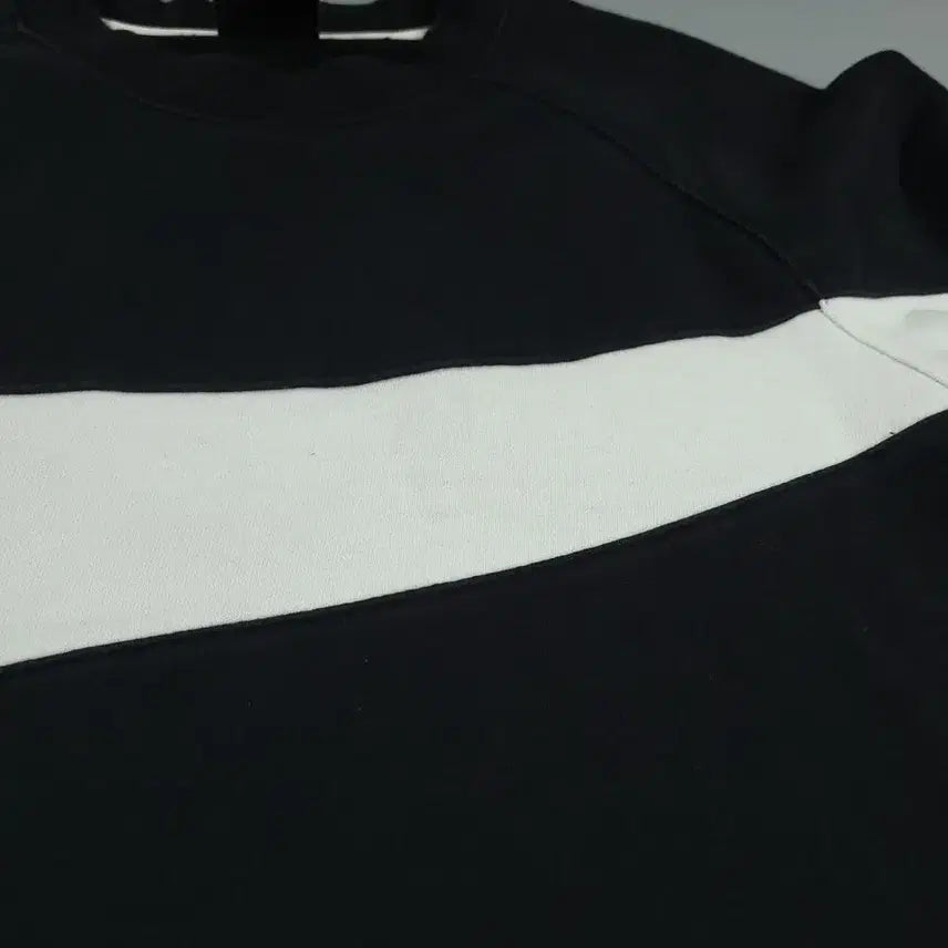 [BUNJANG] Nike Big Swoosh Logo Raglan Cotton Blend Sweatshirt / 나이키 블랙 화이트 빅스우시 로고 레글런 코튼블렌드 맨투맨 티셔츠 L
