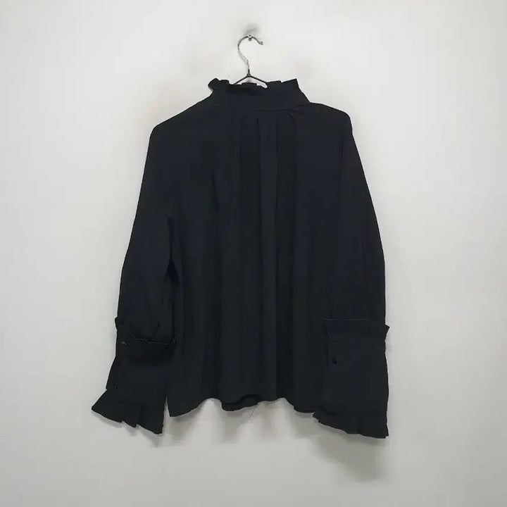 [BUNJANG] J.DMCCALL Frill Black Blouse / J.DMCCALL 프릴 블랙 블라우스