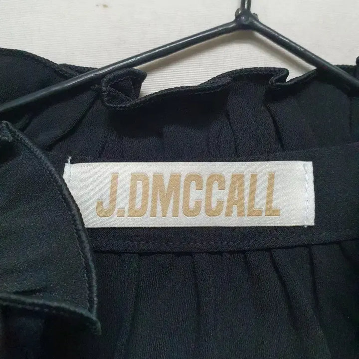 [BUNJANG] J.DMCCALL Frill Black Blouse / J.DMCCALL 프릴 블랙 블라우스