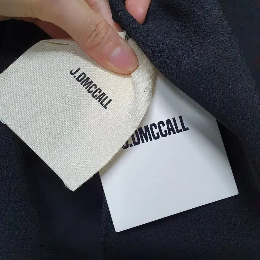 [BUNJANG] J.DMCCALL Frill Black Blouse / J.DMCCALL 프릴 블랙 블라우스