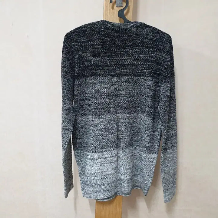 [BUNJANG] Topten Gradient Knit Sweater (Black) / 탑텐 그라데이션 니트 105 (블랙) 한치수작게나옴