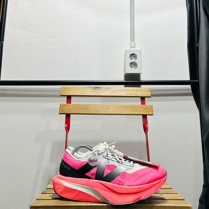 [BUNJANG] New Balance FuelCell SuperComp Elite V4 Ultra Pink Running Shoes / 275) 새상품 뉴발란스 퓨어셀 슈퍼컴프 엘리트 V4 울트라 핑크