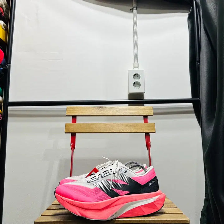 [BUNJANG] New Balance FuelCell SuperComp Elite V4 Ultra Pink Running Shoes / 275) 새상품 뉴발란스 퓨어셀 슈퍼컴프 엘리트 V4 울트라 핑크