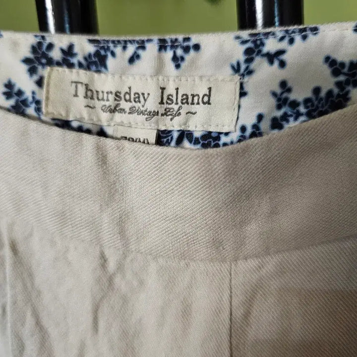 [BUNJANG] Thursday Island Beige Floral Wide Leg Pants / 써스데이아일랜드 통바지