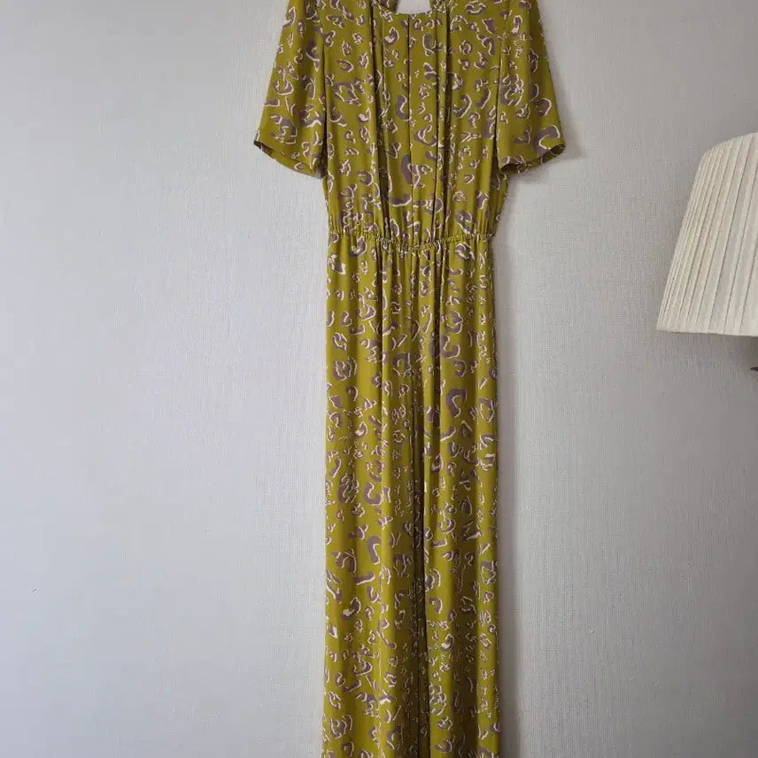 [BUNJANG] BCBG Leopard Pattern Yellow Jumpsuit / [BCBG]레오파드 패턴 옐로우 점프수트
