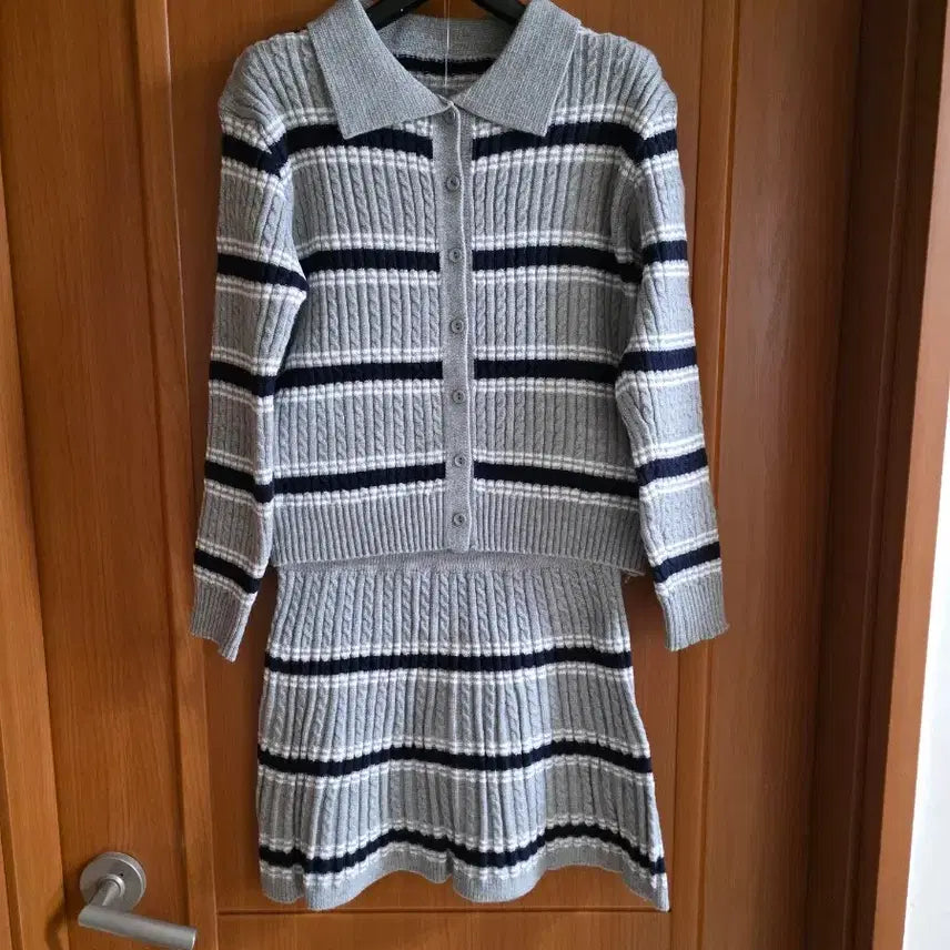 [BUNJANG] Striped Gray Knit &amp; Skirt Set / (새상품) 스트라이프 그레이 니트&amp; 스커트 세트