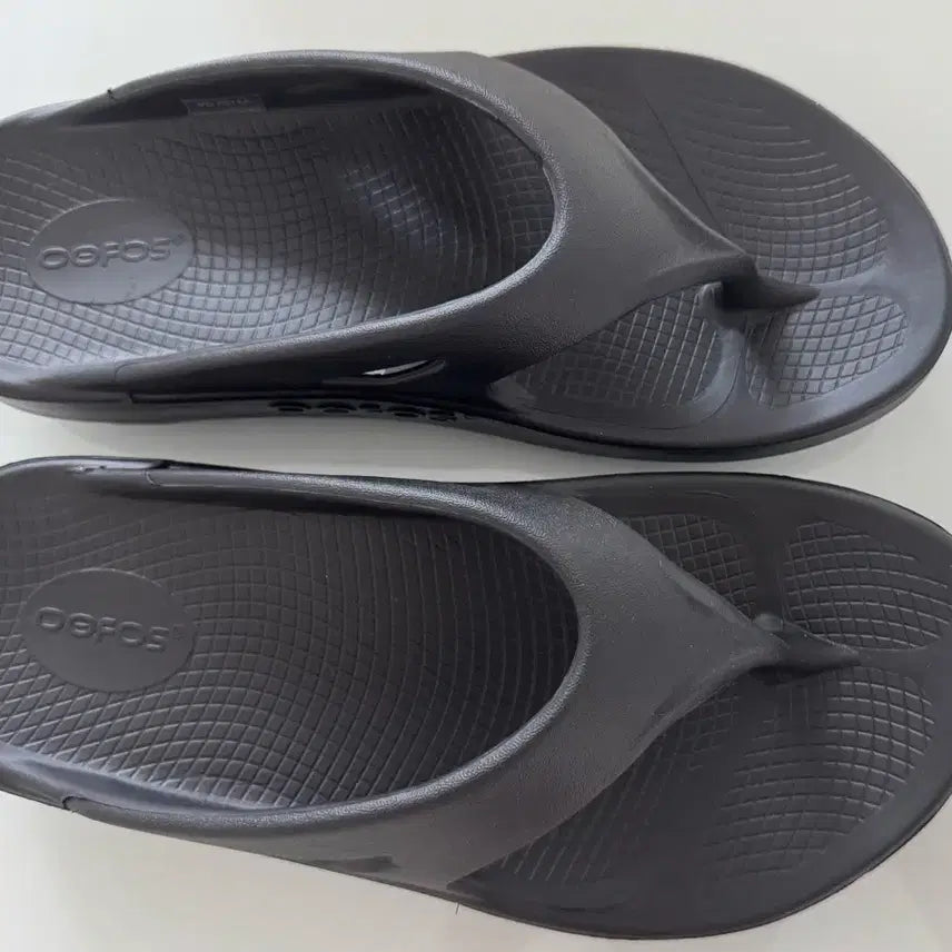 [BUNJANG] Oofos OOriginal Black Sandals (Size 260) / 우포스 오리지날 블랙 260 Oofos OOriginal Black