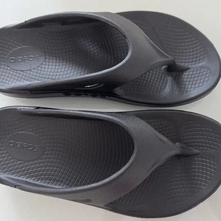 [BUNJANG] Oofos OOriginal Black Sandals (Size 260) / 우포스 오리지날 블랙 260 Oofos OOriginal Black