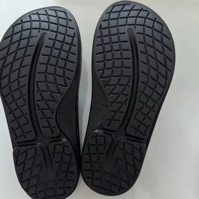 [BUNJANG] Oofos OOriginal Black Sandals (Size 260) / 우포스 오리지날 블랙 260 Oofos OOriginal Black