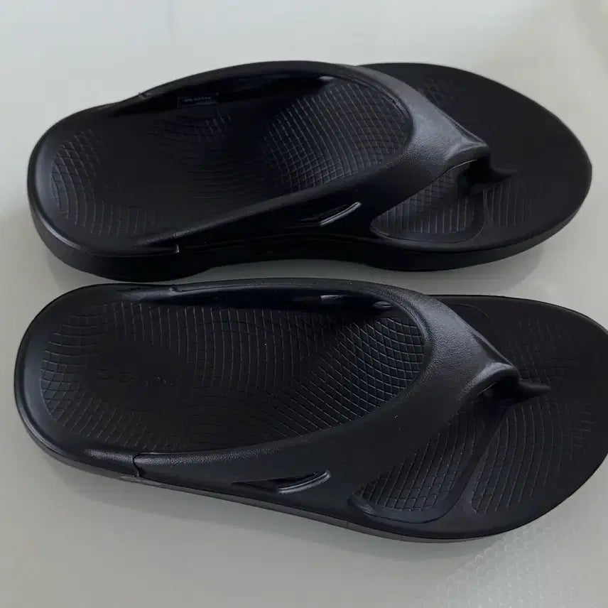 [BUNJANG] Oofos OOriginal Black Sandals (Size 260) / 우포스 오리지날 블랙 260 Oofos OOriginal Black