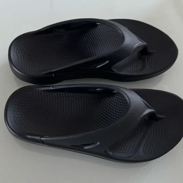 [BUNJANG] Oofos OOriginal Black Sandals (Size 260) / 우포스 오리지날 블랙 260 Oofos OOriginal Black