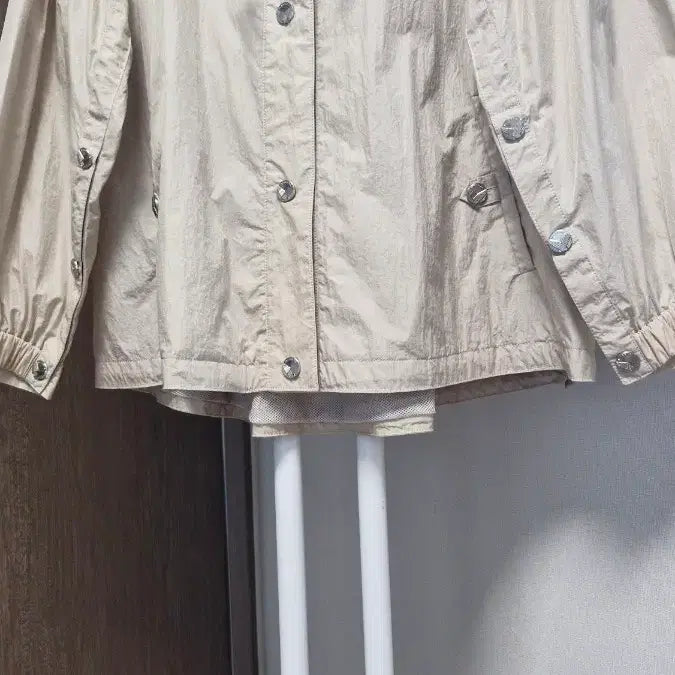 [SOLD OUT] 미샤 MICHAA(55~66/85) 바스락소재바람막이카키베이지