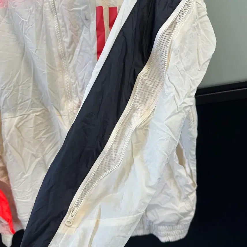 [BUNJANG] Adidas Zip-Up Windbreaker Hoodie / 아이다스 집업 후드 바람막이