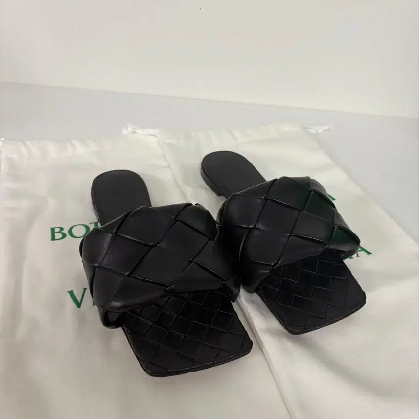 [SOLD OUT] 급처 보테가베네타 리도 플랫 슬리퍼 샌들