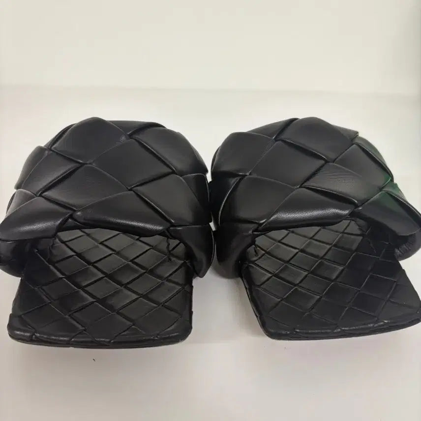 [SOLD OUT] 급처 보테가베네타 리도 플랫 슬리퍼 샌들