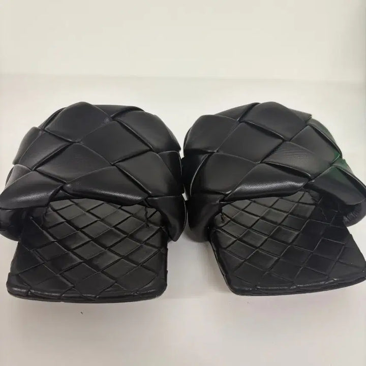 [SOLD OUT] 급처 보테가베네타 리도 플랫 슬리퍼 샌들