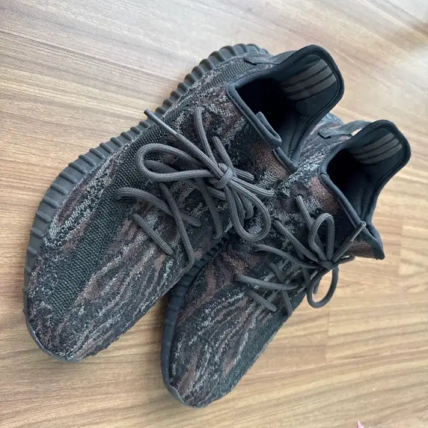 [BUNJANG] Adidas Yeezy Boost 350 V2 Mix Rock Sneakers / YEEZY 아디다스 이지 부스트 350 V2 믹스 락