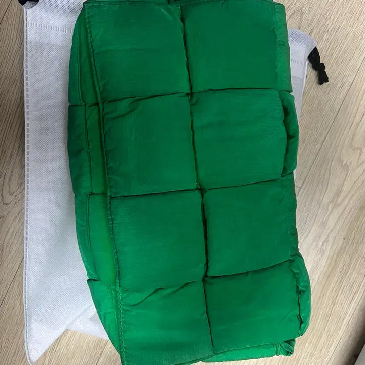 [BUNJANG] Bottega Veneta Padded Cassette Bag Green / 보테가베네타 패딩카세트백 그린