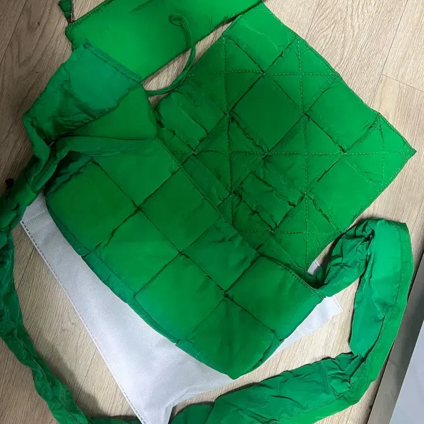 [BUNJANG] Bottega Veneta Padded Cassette Bag Green / 보테가베네타 패딩카세트백 그린