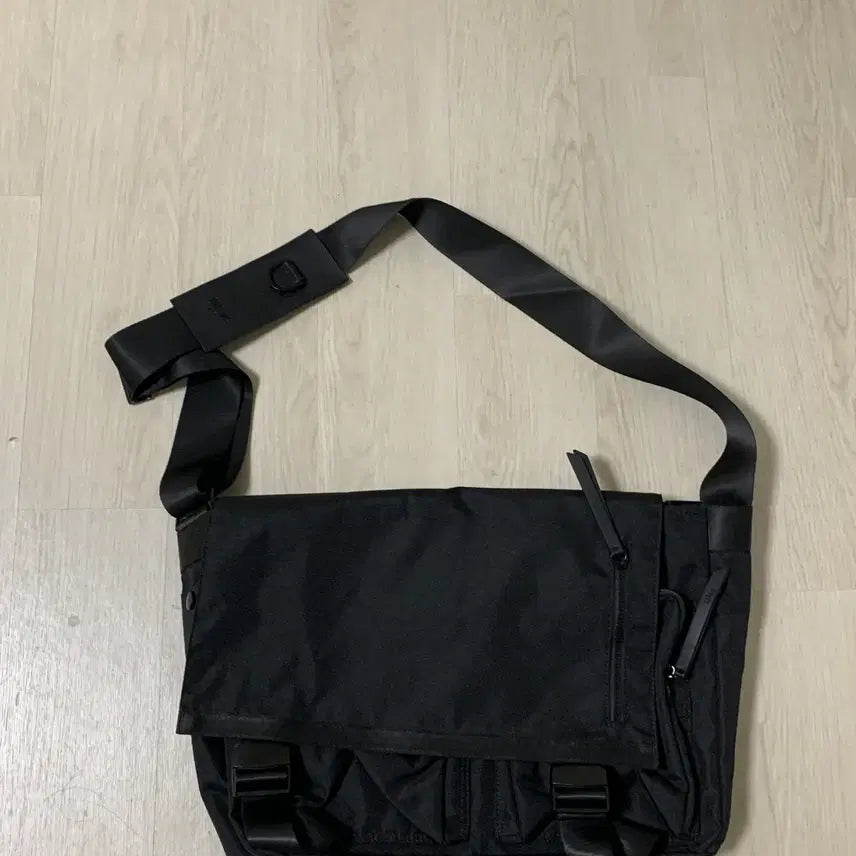 [BUNJANG] ssrl Crossbody Bag / ssrl 크로스백