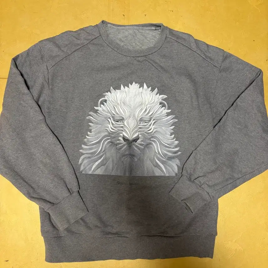 [BUNJANG] Juun.J Lion Print Oversized Sweatshirt / J JUUN 준지 사자 맨투맨 오버핏 티셔츠 105 XL