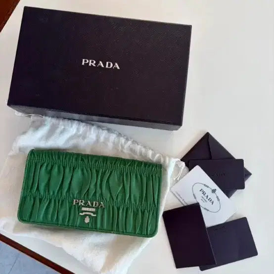 [SOLD OUT] 프라다 그린 크로스