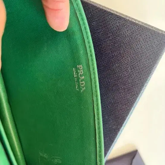 [SOLD OUT] 프라다 그린 크로스