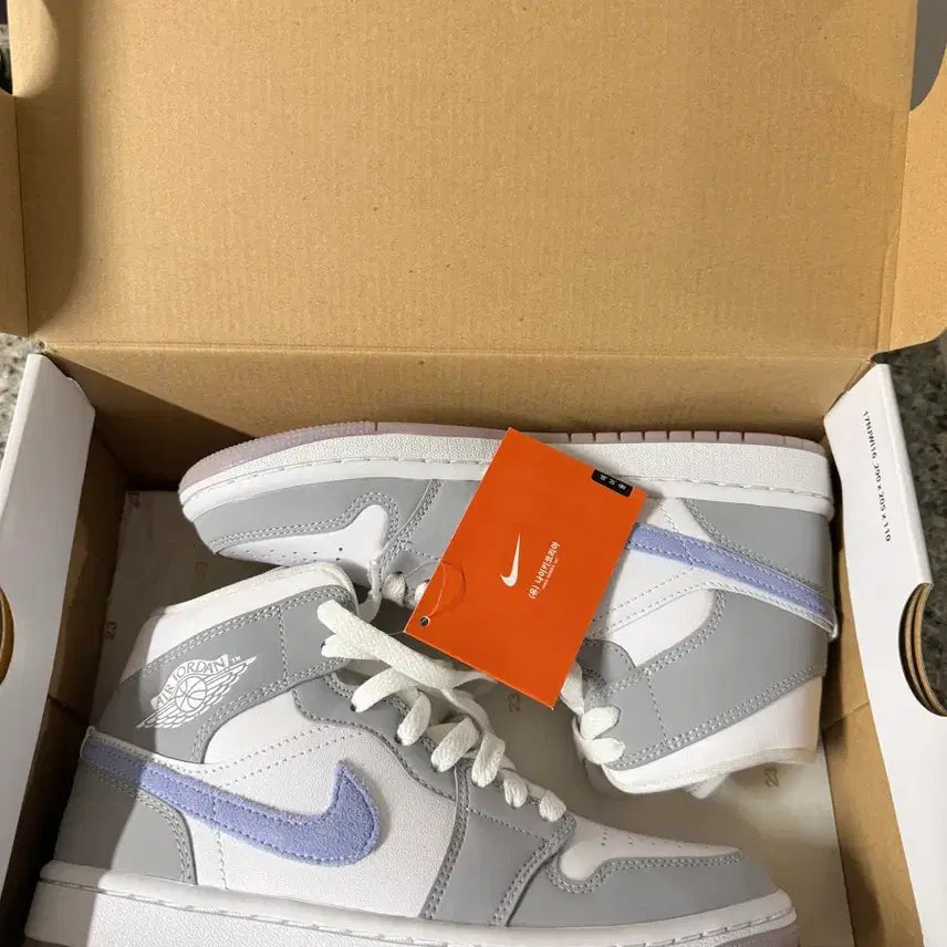 [BUNJANG] Nike Air Jordan 1 Mid 230mm Sneakers / 나이키 에어 조던 1 미드 230mm 새상품