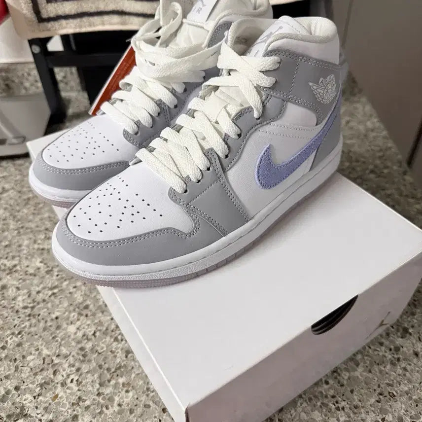 [BUNJANG] Nike Air Jordan 1 Mid 230mm Sneakers / 나이키 에어 조던 1 미드 230mm 새상품