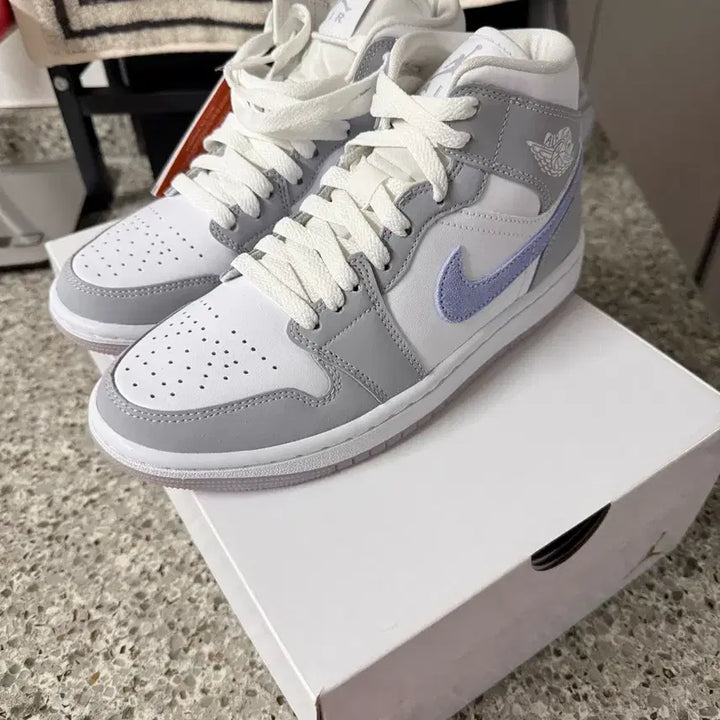 [BUNJANG] Nike Air Jordan 1 Mid 230mm Sneakers / 나이키 에어 조던 1 미드 230mm 새상품