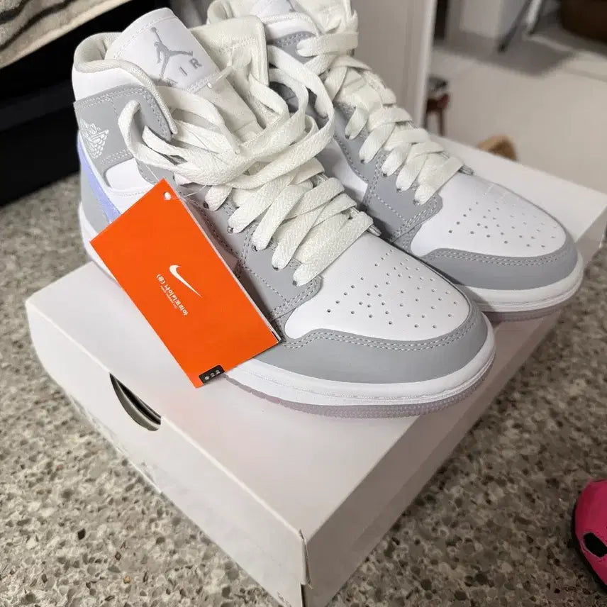 [BUNJANG] Nike Air Jordan 1 Mid 230mm Sneakers / 나이키 에어 조던 1 미드 230mm 새상품