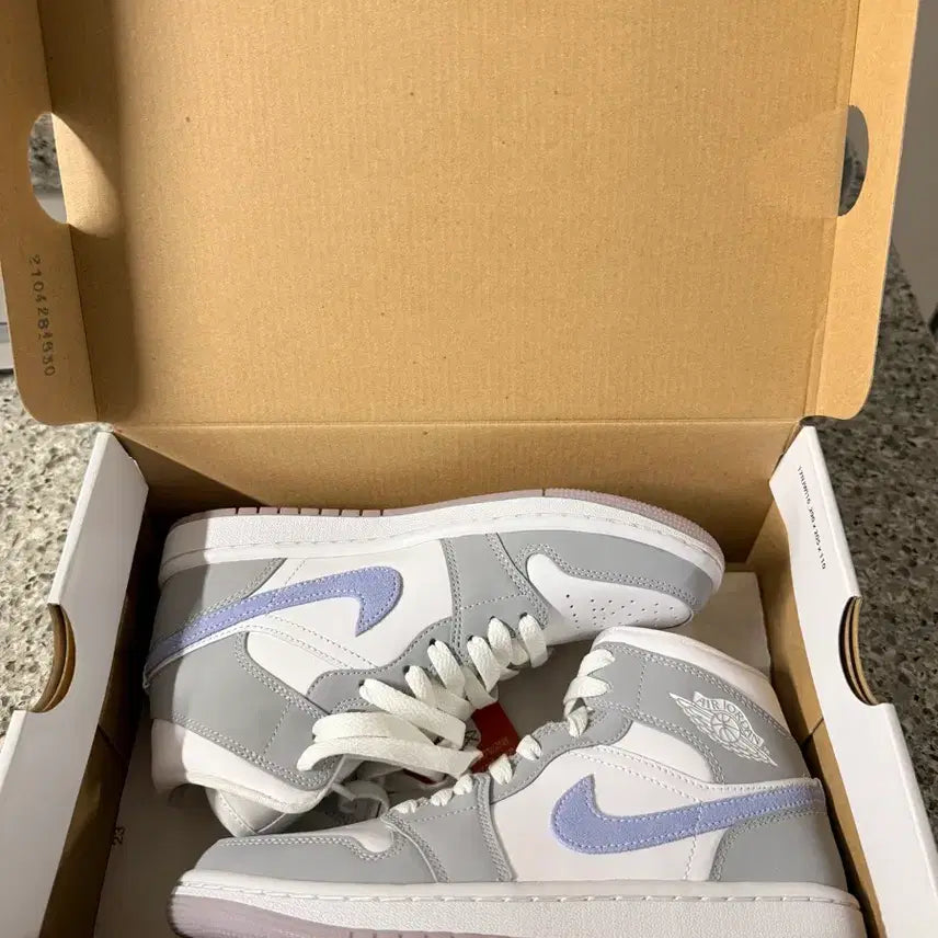 [BUNJANG] Nike Air Jordan 1 Mid 230mm Sneakers / 나이키 에어 조던 1 미드 230mm 새상품