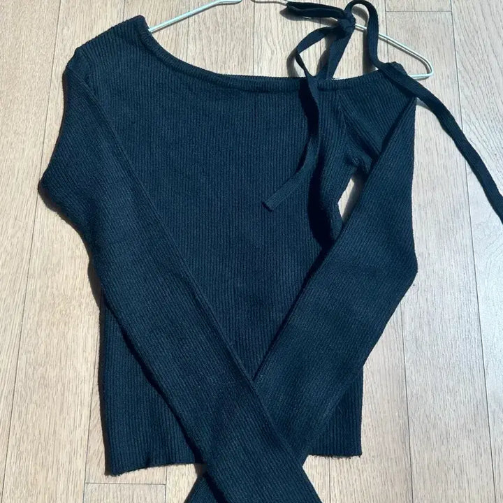 [BUNJANG] Off-Shoulder Ribbed Knit Top - Black / 골지 리본 오프숄더 니트 블랙