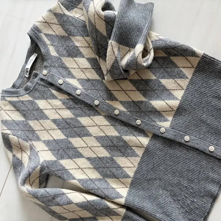 [BUNJANG] ZARA Argyle Pattern Cardigan Sweater / 자라 가디건 그레이 아이보리 아가일 스웨터 재질 zara