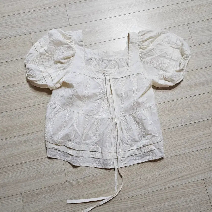 [SOLD OUT] 크롭반팔 블라우스 크림색