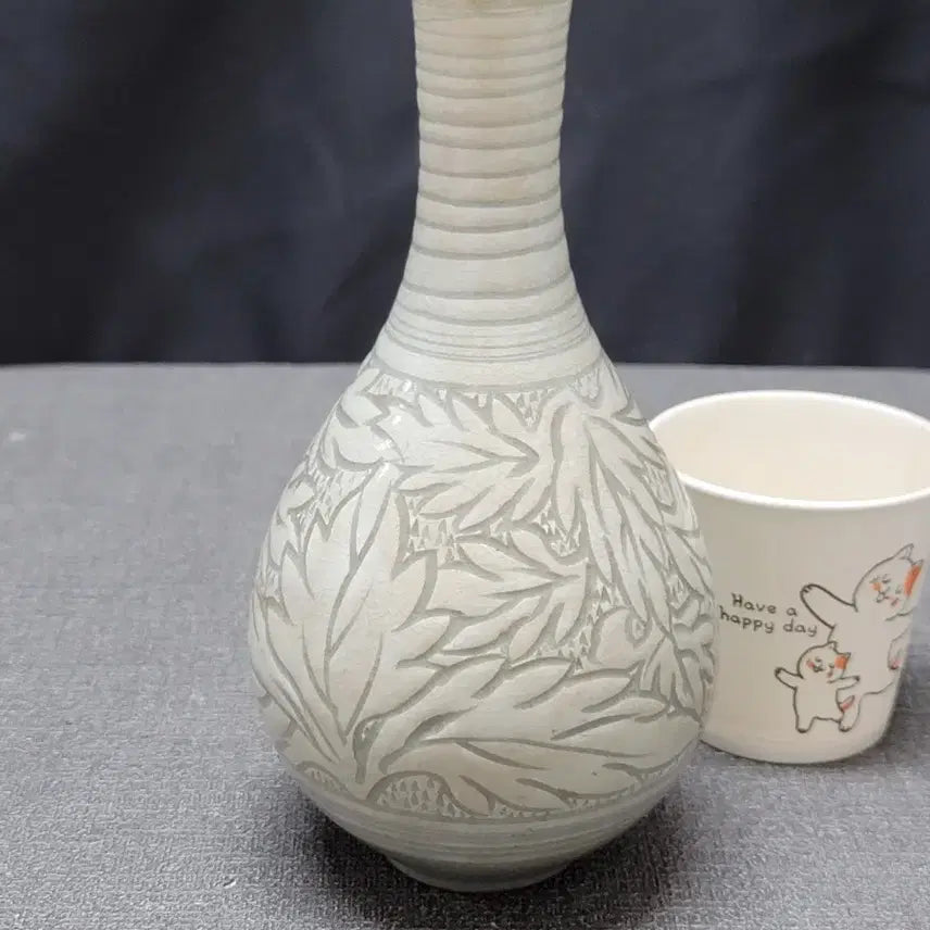 [BUNJANG] Godangyo Jo Du-eon Celadon Porcelain Yin Yang Carved Flower Pattern Wine Bottle / 고당요 조두언선생 청자 음양각 화문 주병 도자기