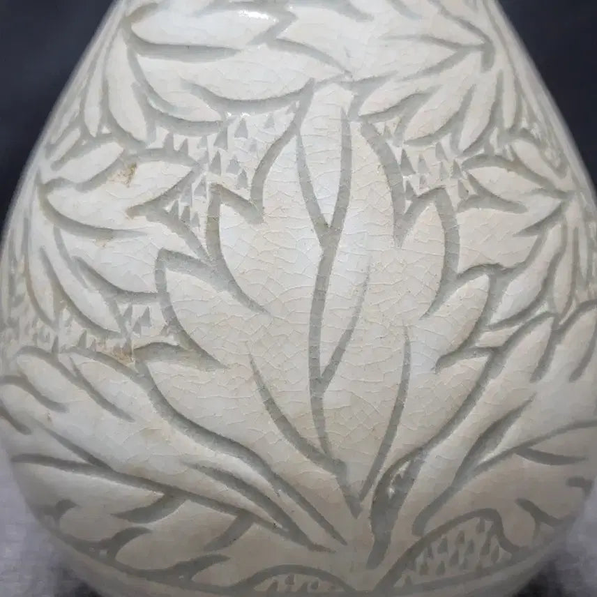 [BUNJANG] Godangyo Jo Du-eon Celadon Porcelain Yin Yang Carved Flower Pattern Wine Bottle / 고당요 조두언선생 청자 음양각 화문 주병 도자기