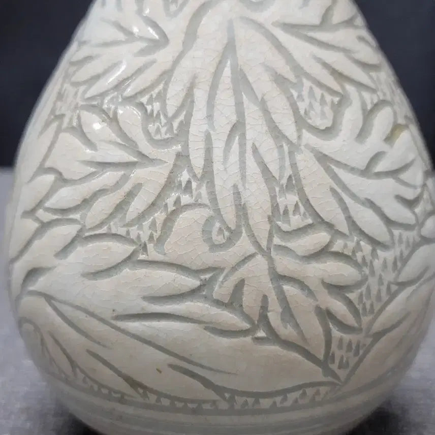 [BUNJANG] Godangyo Jo Du-eon Celadon Porcelain Yin Yang Carved Flower Pattern Wine Bottle / 고당요 조두언선생 청자 음양각 화문 주병 도자기