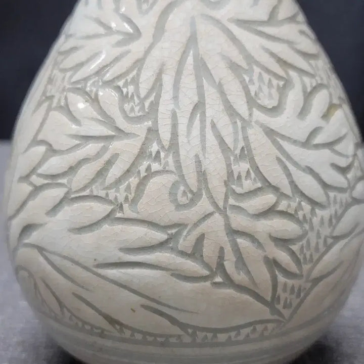 [BUNJANG] Godangyo Jo Du-eon Celadon Porcelain Yin Yang Carved Flower Pattern Wine Bottle / 고당요 조두언선생 청자 음양각 화문 주병 도자기