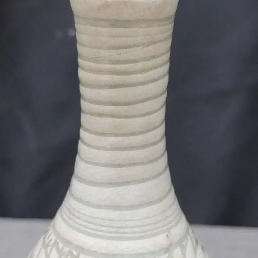 [BUNJANG] Godangyo Jo Du-eon Celadon Porcelain Yin Yang Carved Flower Pattern Wine Bottle / 고당요 조두언선생 청자 음양각 화문 주병 도자기