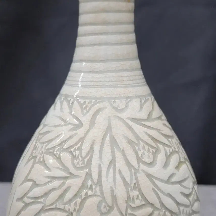 [BUNJANG] Godangyo Jo Du-eon Celadon Porcelain Yin Yang Carved Flower Pattern Wine Bottle / 고당요 조두언선생 청자 음양각 화문 주병 도자기