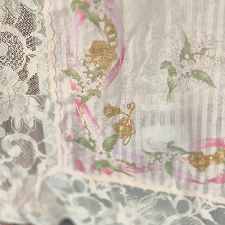 [BUNJANG] Lancel Lace Decorated Handkerchief / 랑셀 레이스 장식 손수건