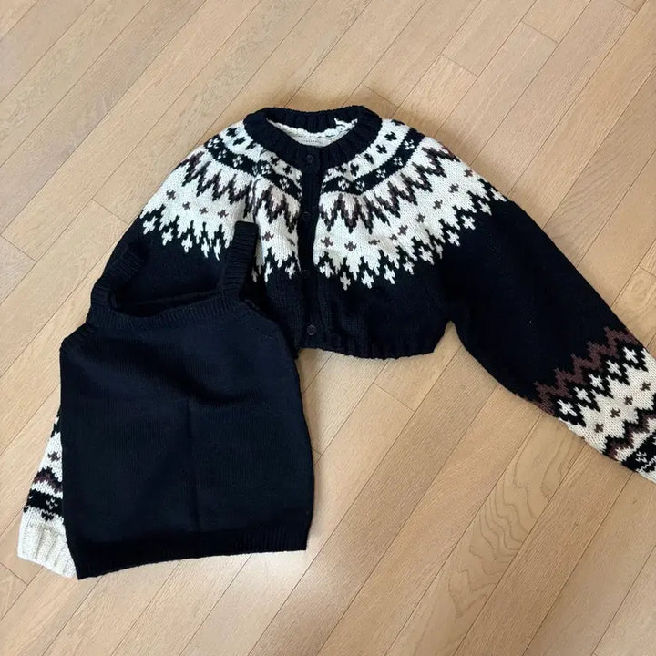 [BUNJANG] Nordic Knit Cardigan and Tank Top Set / 노르딕 나시 가디건 세트