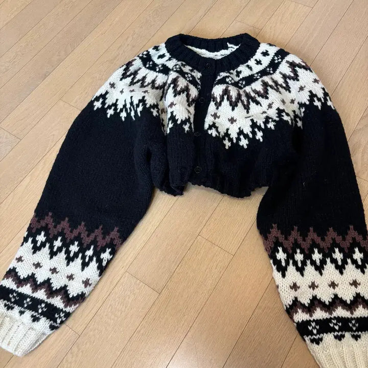 [BUNJANG] Nordic Knit Cardigan and Tank Top Set / 노르딕 나시 가디건 세트