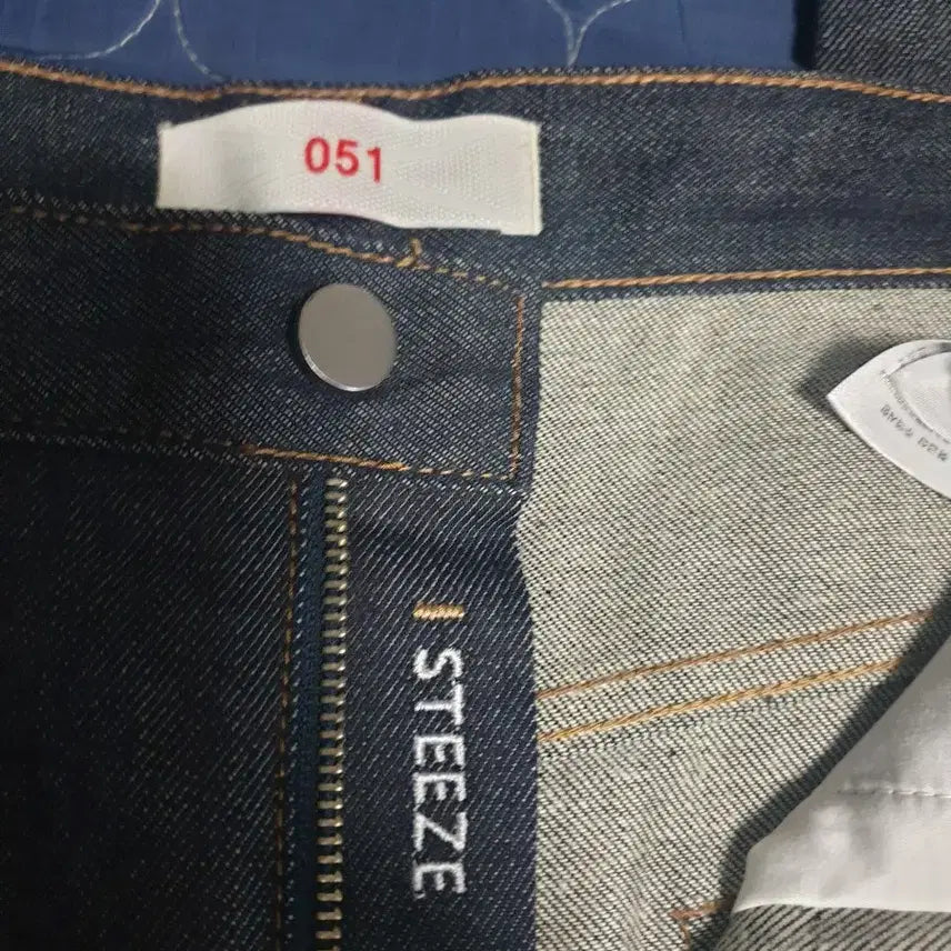 [SOLD OUT] (새상품급) 플랙 051 칸디아니 스티즈 스트레이트 생지 데님진 (34)