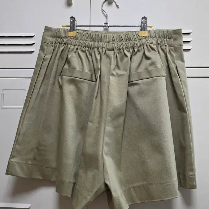 [BUNJANG] Pintuck Back-Banding Pants - Khaki Beige / 핀턱 뒷밴딩 팬츠 - 카키 베이지
