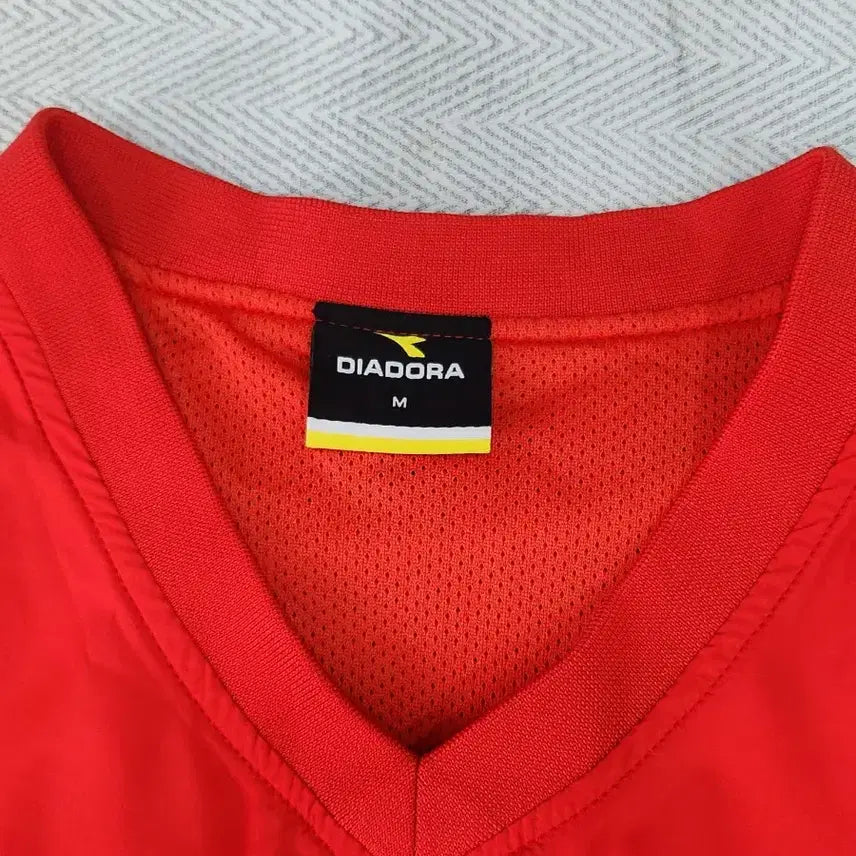 [SOLD OUT] [M] 디아도라 웜업 브이넥 바람막이 긴팔티 여성 M