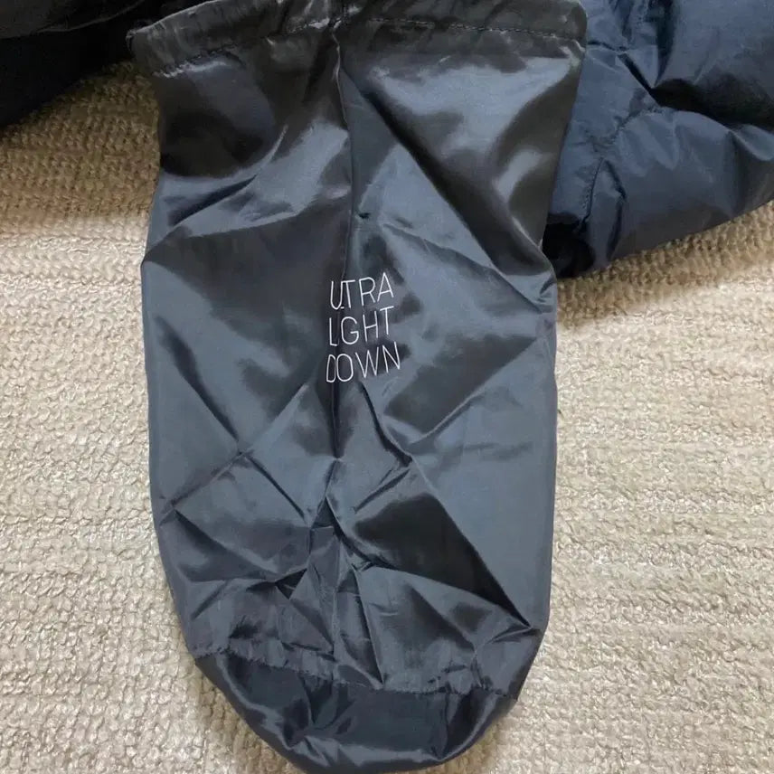 [SOLD OUT] (XL) 유니클로 울트라 라이트 다운 웨이브 퀼팅 자켓 경량 패딩