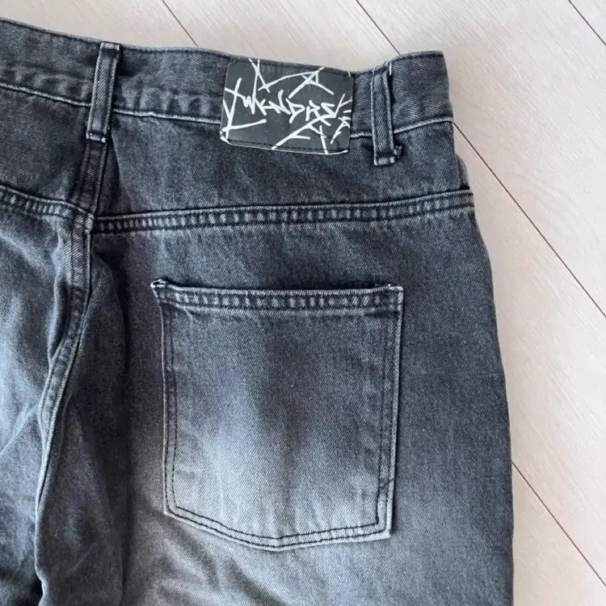 [BUNJANG] Weeekenders Wide Denim Jeans / 위캔더스 워싱 와이드 데님 팬츠 스컬  청바지