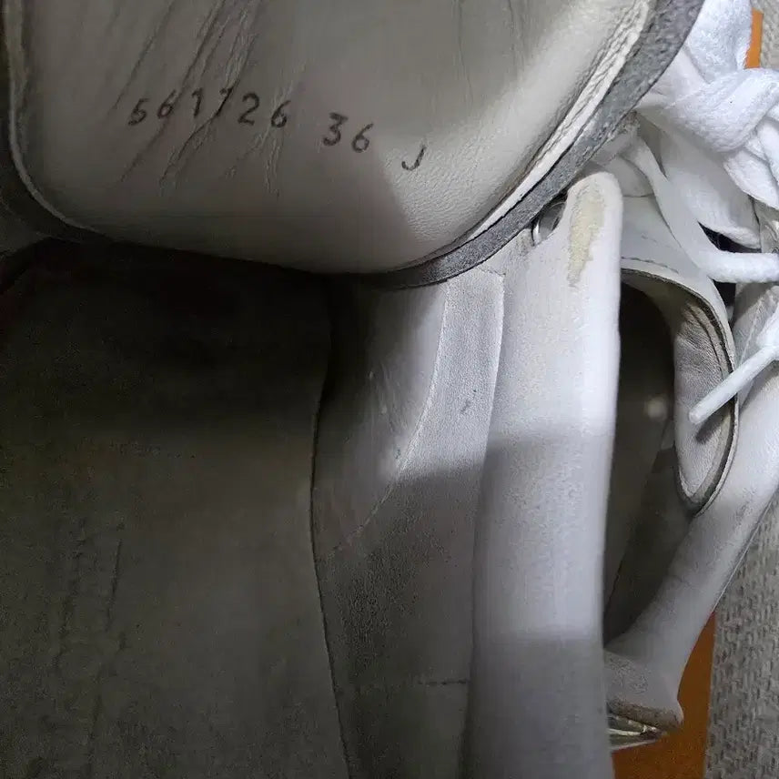[BUNJANG] Alexander McQueen Oversized Hologram Sneakers / 알렉산더 맥퀸 오버솔 홀로그램 스니커즈 36
